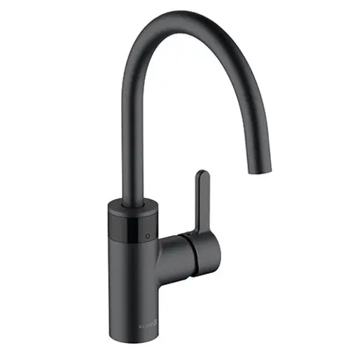 Schwarzer Küchenarmatur von Kludi mit hohem, gebogenem Auslauf und seitlichem Hebel zur Wasserregulierung. Modernes Design, geeignet für Spültische.